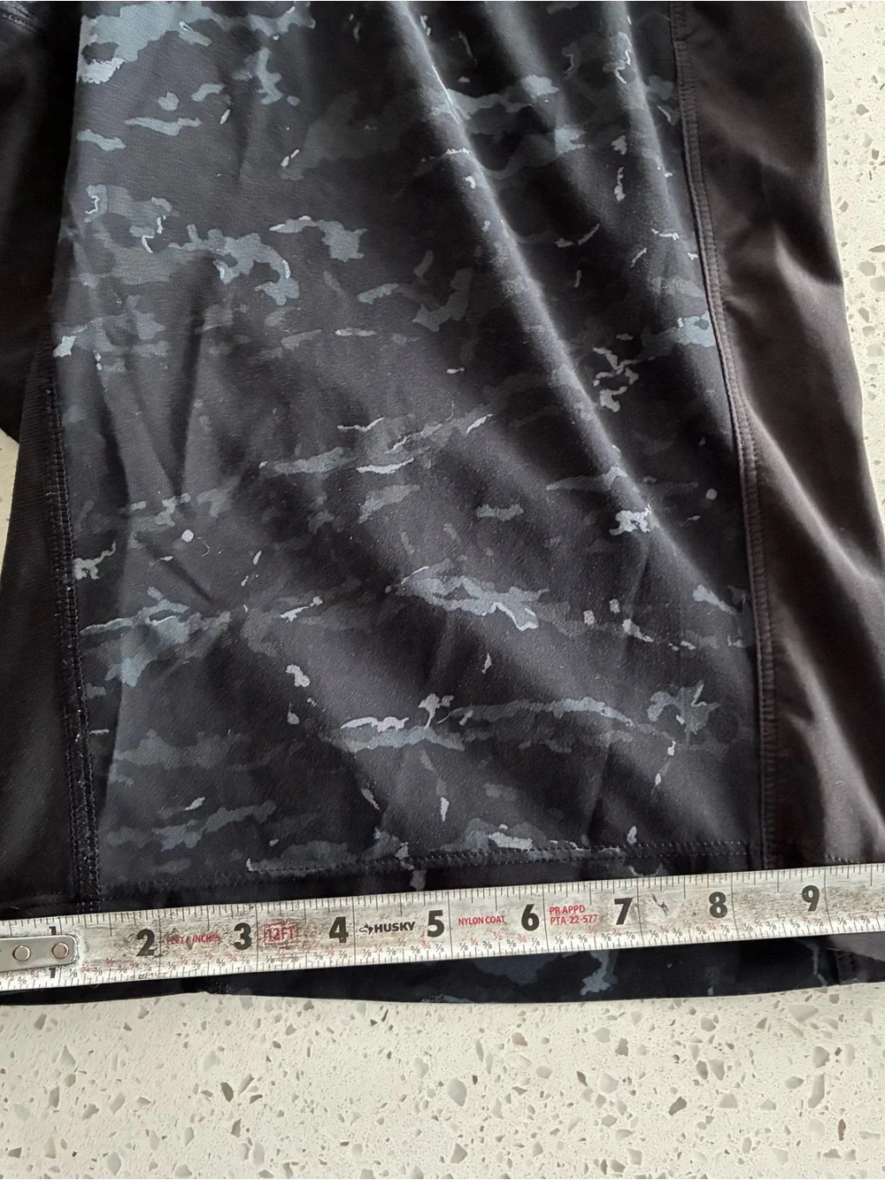 000 - MENS LULULEMON ATHLETICA BLACK CAMO ATHLETIC GYM SHORT